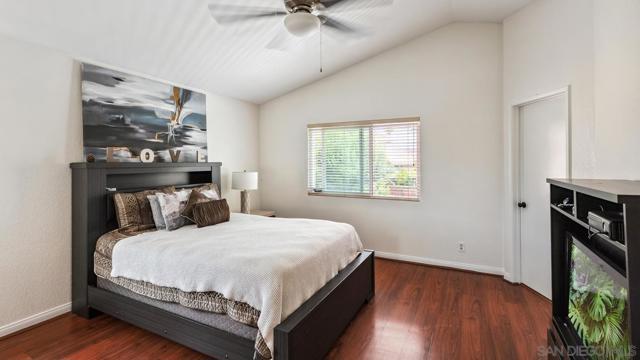 27468 Rosebay Ct, Temecula CA: https://media.crmls.org/mediaz/bcd78874-6f03-466e-9359-95bedfefa35b.jpg