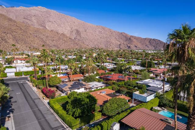 438 E Avenida Hokona, Palm Springs CA: https://media.crmls.org/mediaz/bcd7a83a-8e38-44c0-adac-d35415a7dda7.jpg
