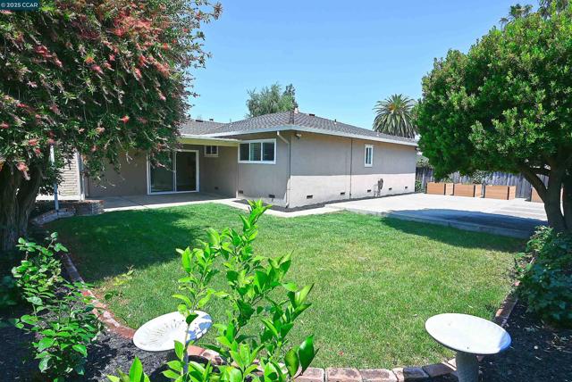530 Hazel Street, Livermore CA: https://media.crmls.org/mediaz/bcd81fcf-61b2-443f-83d2-dc9ff8699803.jpg