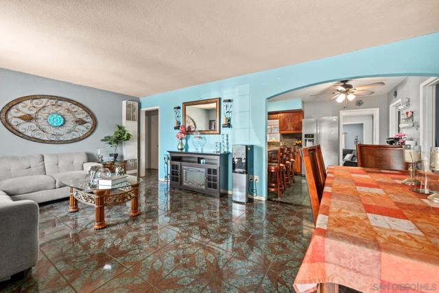 124 E View St, Fallbrook CA: https://media.crmls.org/mediaz/bcd8fc5f-7c40-4ab2-abdf-2f8800f5cc96.jpg