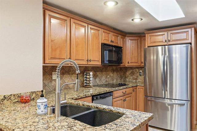 6615 Reservoir Court, San Diego CA: https://media.crmls.org/mediaz/bcd922d1-b675-4103-95bc-13665b597e83.jpg