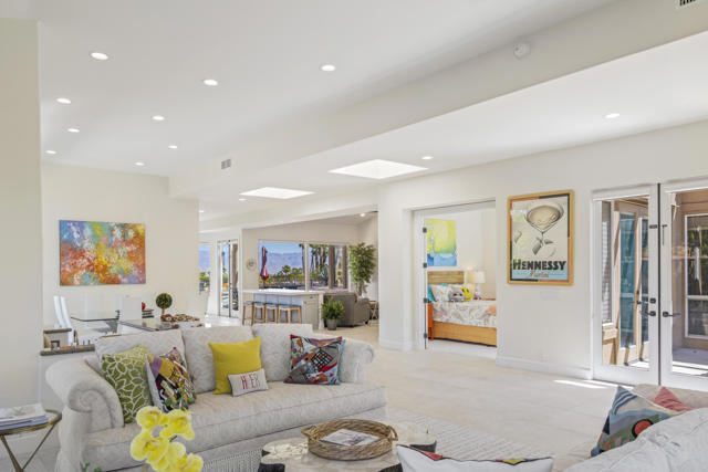 73042 Galleria Court, Palm Desert CA: https://media.crmls.org/mediaz/bcd9f689-1778-40f1-abe2-96f75ac7004b.jpg