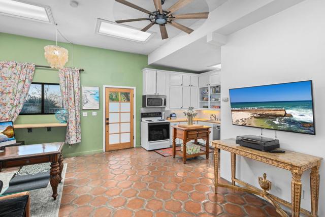 1115 S Mollison Ave, El Cajon CA: https://media.crmls.org/mediaz/bcda160a-31e0-4a43-a8d2-aa5086e2af09.jpg