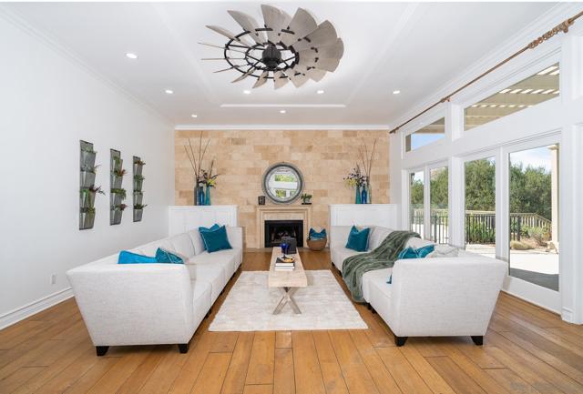 5 Rolling View Lane, Fallbrook CA: https://media.crmls.org/mediaz/bcda6320-8e39-465e-bf13-1986ca3e6b92.jpg