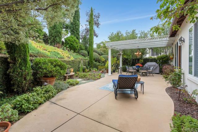 2875 Rancho Cortes, Carlsbad CA: https://media.crmls.org/mediaz/bcdae889-4b4b-4beb-938a-d8bcb39911fc.jpg
