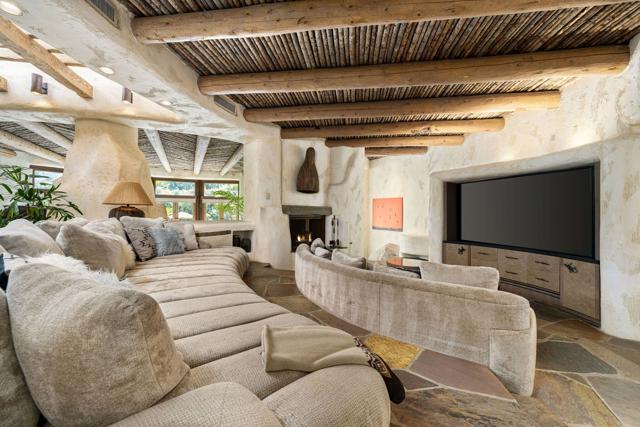 475 S Via Las Palmas, Palm Springs CA: https://media.crmls.org/mediaz/bcdafc82-98c0-4c3d-b3e0-142658a61fbe.jpg