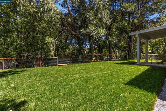 706 St Marys Rd, Lafayette CA: https://media.crmls.org/mediaz/bcdb85fb-a58a-4d29-83be-4b3da6638b41.jpg