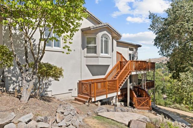 Image 17 of 95 For 628 Sugarloaf Court
