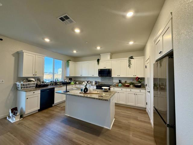 2121 Stagecoach Road, Patterson CA: https://media.crmls.org/mediaz/bcdbcf29-d751-4e56-8c8f-93d68099f16e.jpg