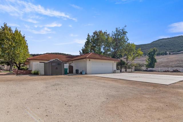 44734 Sun Valley Drive, King City CA: https://media.crmls.org/mediaz/bcdc202e-ed4d-431e-a712-9a1e1a47f6ff.jpg