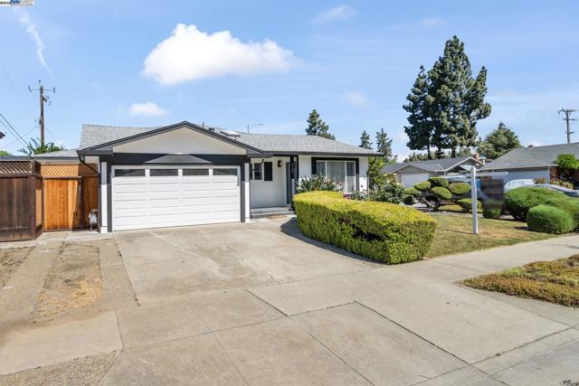 4189 Ogden Dr, Fremont CA: https://media.crmls.org/mediaz/bcdc8fe9-d4a1-4122-8961-b11be76d8e10.jpg