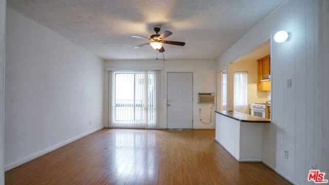 5342 Lexington Avenue, Los Angeles CA: https://media.crmls.org/mediaz/bcddb662-e014-4807-a261-96188530c70f.jpg
