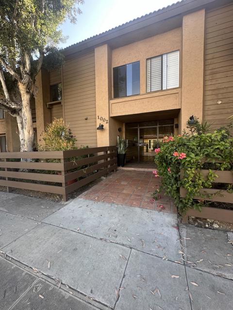 1002 30Th St, San Diego CA: https://media.crmls.org/mediaz/bcddd033-5fc9-49f9-a8a3-060ad6b779b9.jpg