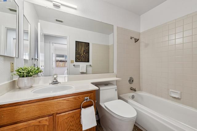 4415 Folsom Dr, Antioch CA: https://media.crmls.org/mediaz/bcddd25c-d166-481b-a42d-2a815c4605d7.jpg