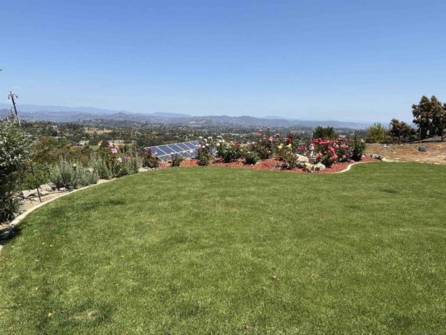 1373 Stoneridge Circle, Escondido CA: https://media.crmls.org/mediaz/bcde0327-ba1e-4ea4-9497-22927a98a0dd.jpg