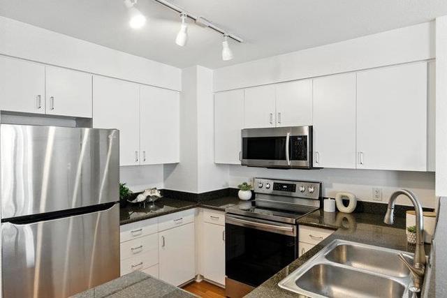 8200 Oceanview Terrace, San Francisco CA: https://media.crmls.org/mediaz/bcde9d88-5314-42c9-b01a-b3fe5579573a.jpg