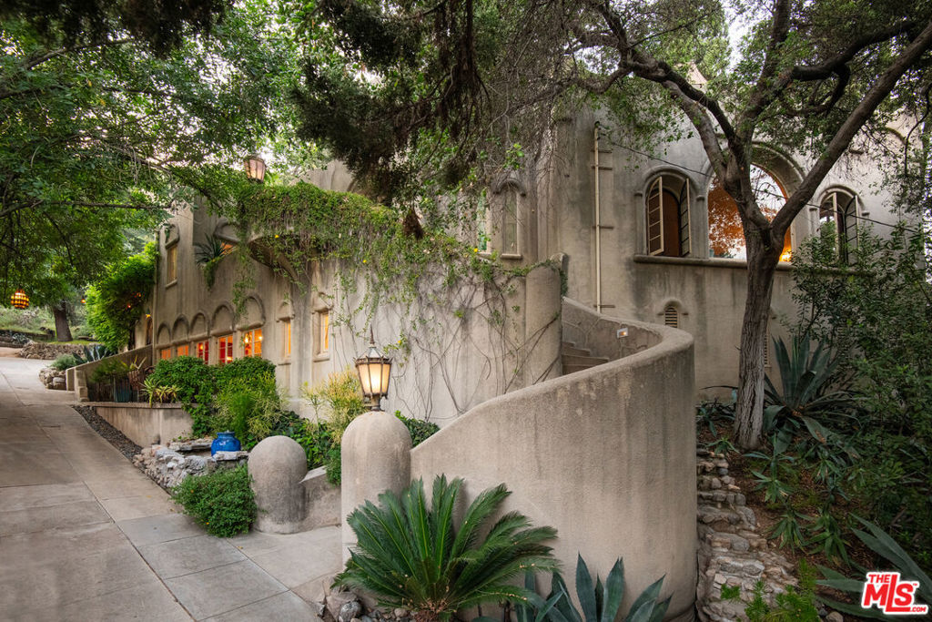 2707 Hermosita Drive