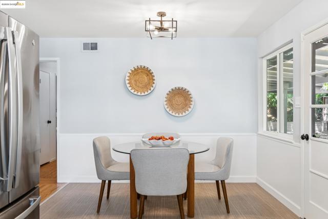 3129 Deseret Dr, Richmond CA: https://media.crmls.org/mediaz/bcdf1a03-2215-43fe-8cc2-4435b305d597.jpg
