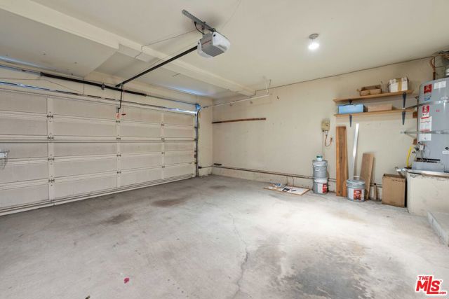 134 Roma Court, Marina del Rey CA: https://media.crmls.org/mediaz/bcdf8565-e44e-4673-b3e9-594671424a77.jpg