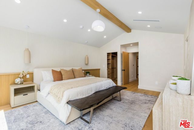 5305 Allott Avenue, Sherman Oaks CA: https://media.crmls.org/mediaz/bcdfbbdb-6841-48b8-8518-0764743c9a83.jpg
