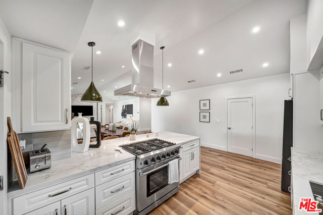19841 Henshaw Street, Woodland Hills CA: https://media.crmls.org/mediaz/bcdfd347-7bbd-45e9-bf00-c0eebaa0874f.jpg