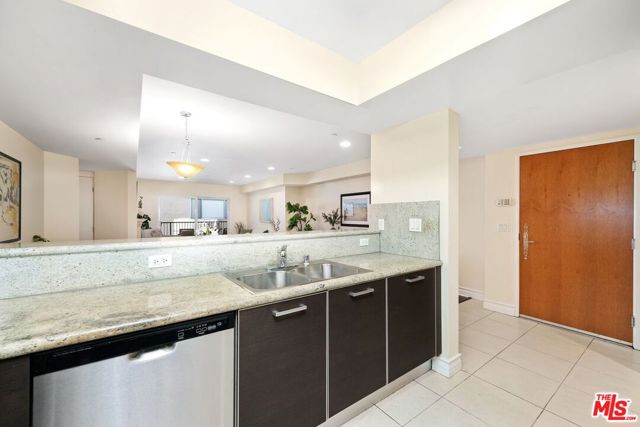 1353 N Fuller Avenue, Los Angeles CA: https://media.crmls.org/mediaz/bce03fe5-4ab6-4194-8f18-ece8622e23df.jpg