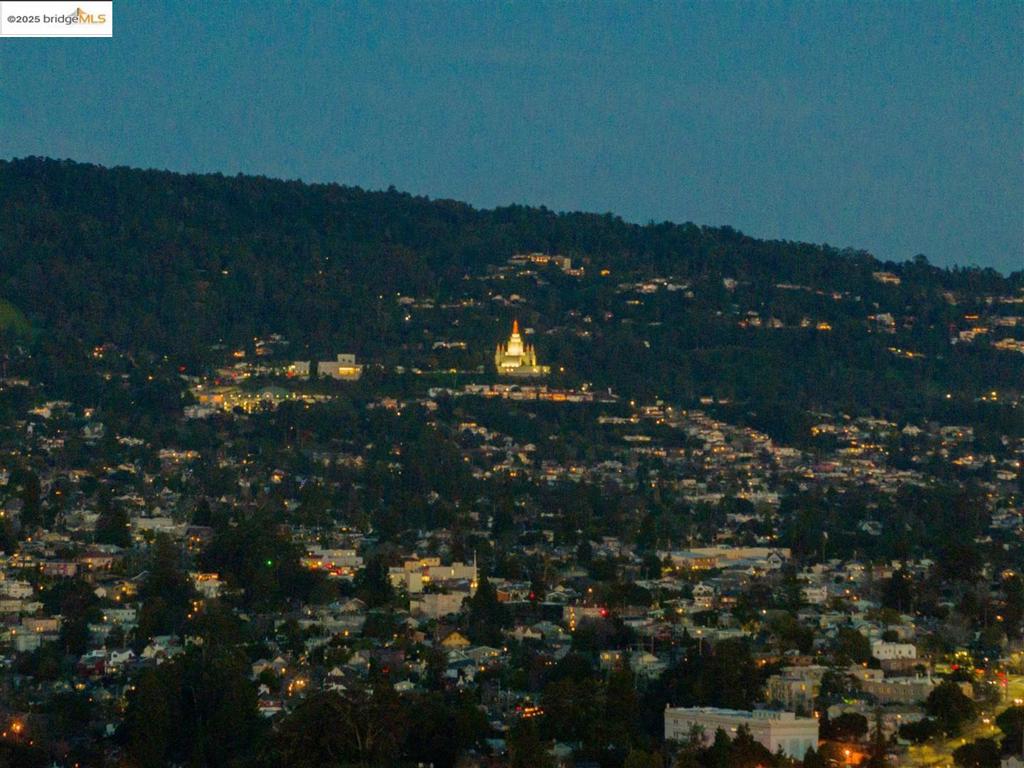 https://media.crmls.org/mediaz/bce08574-4036-4130-8f34-83b30f0ad0c4.jpg?preset=X-Large