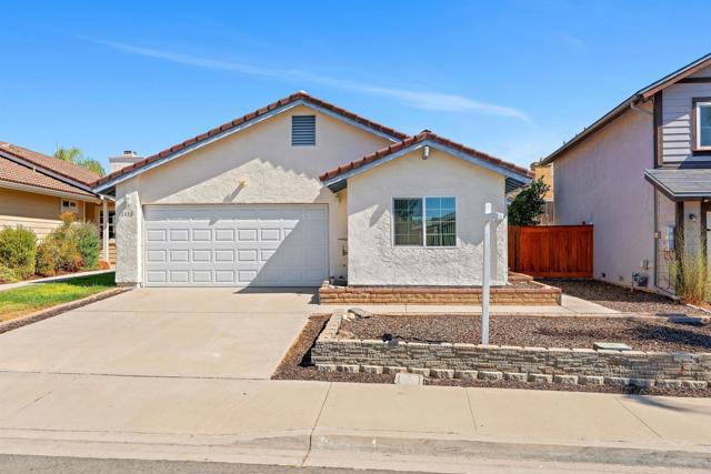 2412 Heatherwood Court, Escondido CA: https://media.crmls.org/mediaz/bce11ff6-5b0d-436a-8f00-68734f7ddc97.jpg