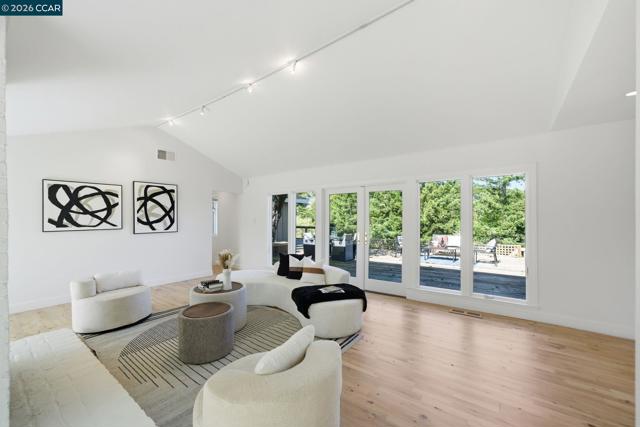 102 Hillcrest Dr, Orinda CA: https://media.crmls.org/mediaz/bce13f0b-7f3d-4021-a3c1-997522f76399.jpg