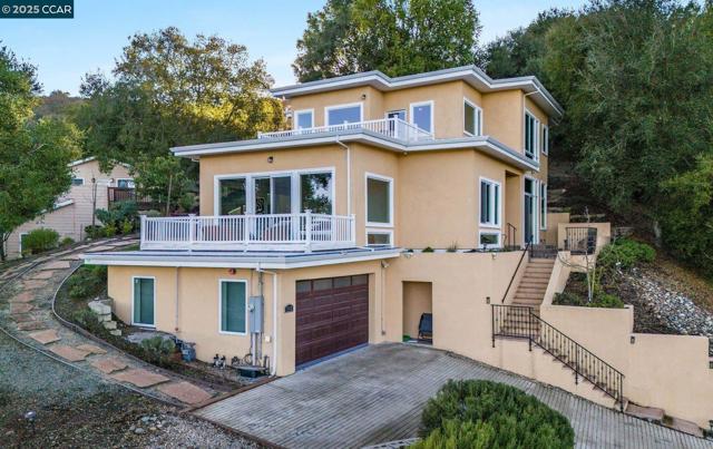 102 Barbara Rd, Orinda CA: https://media.crmls.org/mediaz/bce15bdd-1ef2-4b65-90e5-d1fe4381222d.jpg