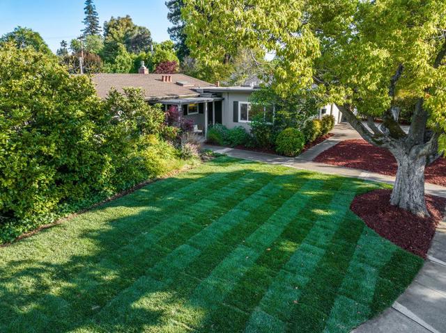 341 Linfield Drive, Menlo Park CA: https://media.crmls.org/mediaz/bce1d634-23cb-400c-b95e-ec34b14f7402.jpg