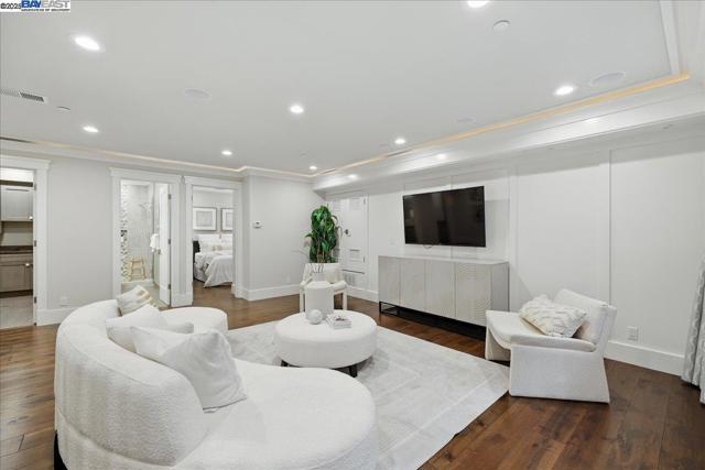 16741 Loma St, Los Gatos CA: https://media.crmls.org/mediaz/bce2b423-81c3-4982-a62d-ccfb8ca456f9.jpg