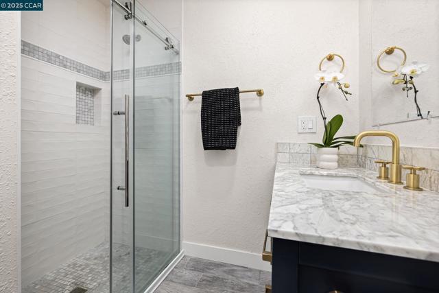 40 Loma Vista, Walnut Creek CA: https://media.crmls.org/mediaz/bce2bcdf-a3cc-4dc8-9c9f-7a53b13f2f16.jpg