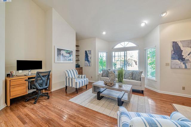 7840 Creekside Dr, Dublin CA: https://media.crmls.org/mediaz/bce2e101-d45c-43c7-8d58-9a57fa2fac43.jpg