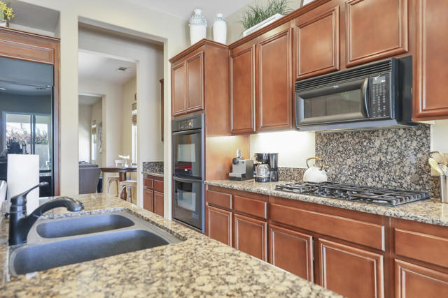 57730 Cantata Drive, La Quinta CA: https://media.crmls.org/mediaz/bce32920-f5a9-4a90-8965-bd04445e9704.jpg