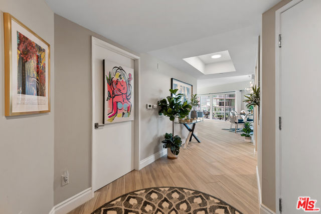 13600 Marina Pointe Drive, Marina del Rey CA: https://media.crmls.org/mediaz/bce36c91-2f59-4688-8a2b-fed15179929e.jpg