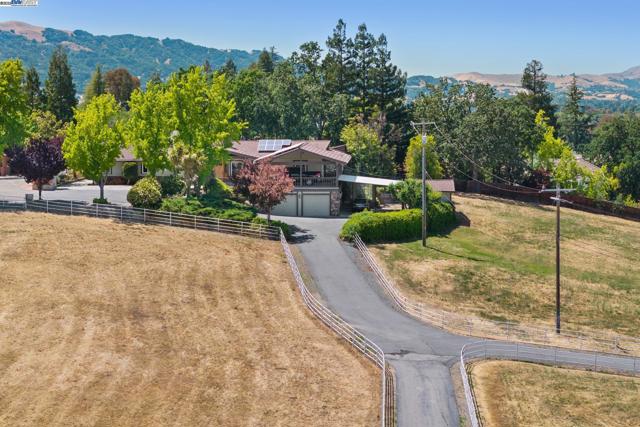 4558 Bernal Ave, Pleasanton CA: https://media.crmls.org/mediaz/bce37abc-06e9-4ba5-9a46-8ce6276baae8.jpg
