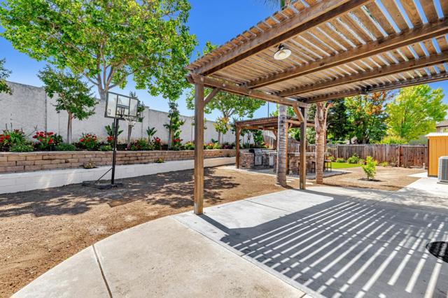 2191 Spruce Drive, Hollister CA: https://media.crmls.org/mediaz/bce3ba77-ce91-4055-a8f6-d970a878d564.jpg