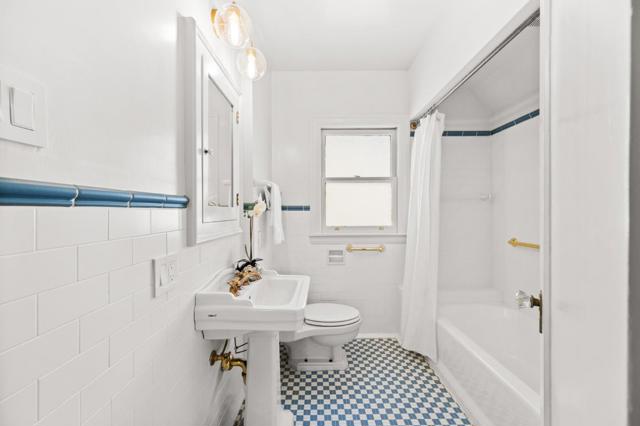 1000 Capuchino Avenue, Burlingame CA: https://media.crmls.org/mediaz/bce4489f-e670-445a-862b-f8f9046e7456.jpg