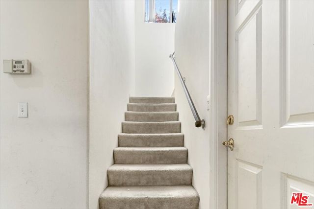 18806 Hatteras Street, Tarzana CA: https://media.crmls.org/mediaz/bce459ed-25bb-47e1-a9cd-0a34a636e5ef.jpg