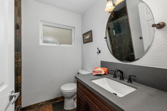 7521 Navigator Circle, Carlsbad CA: https://media.crmls.org/mediaz/bce4c8ca-1b44-406d-a7e3-51137892875d.jpg