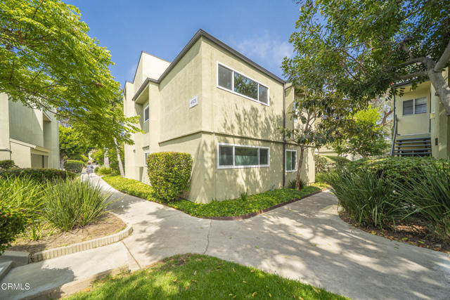 4925 Indian Wood Road, Culver City CA: https://media.crmls.org/mediaz/bce55cb7-3e6d-4be9-9e5b-5d5c8e59d5d7.jpg
