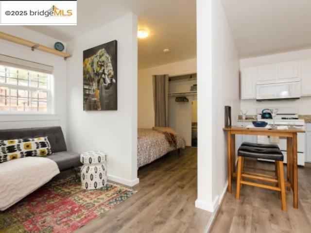 6432 Sunnymere, Oakland CA: https://media.crmls.org/mediaz/bce566f6-c581-4ad7-b015-ec7709eab25e.jpg