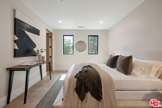5036 Woodley Avenue, Encino CA: https://media.crmls.org/mediaz/bce57821-af5e-4141-9f6e-d6d108fd46cd.jpg