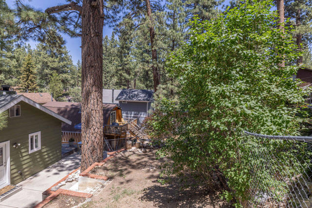 308 W Rainbow Boulevard, Big Bear CA: https://media.crmls.org/mediaz/bce5a08a-70ac-41f2-b413-43a4984a4cfd.jpg