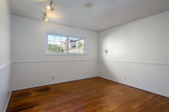 855 Sierra Street, Moss Beach CA: https://media.crmls.org/mediaz/bce5c219-94e5-4978-97a9-896255d7ede9.jpg