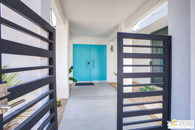 2566 S Calle Palo Fierro, Palm Springs CA: https://media.crmls.org/mediaz/bce5ea09-c0dd-41cb-abb2-29201e804156.jpg