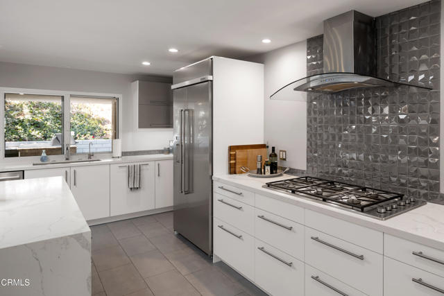 3351 Country Club Drive, Glendale CA: https://media.crmls.org/mediaz/bce62ed4-d027-4379-82bd-93459ef544c8.jpg