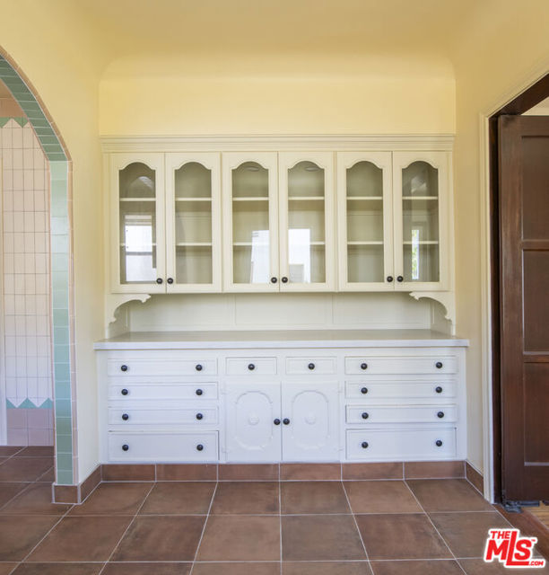 3220 W 78th Place, Los Angeles CA: https://media.crmls.org/mediaz/bce6330b-93d1-468c-85cb-1873f6a2278e.jpg