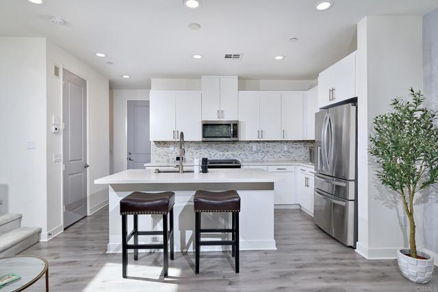 Detail Gallery Image 14 of 41 For 1278 via Fanal, Oceanside,  CA 92056 - 4 Beds | 2/1 Baths